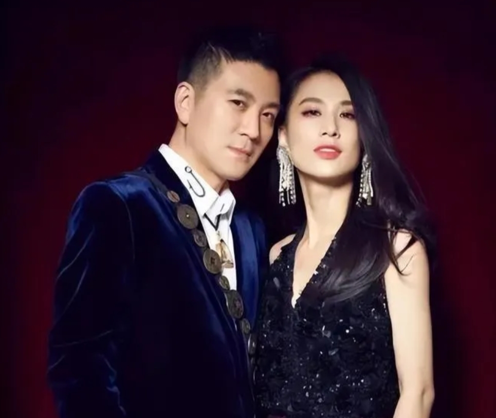 有钱人的生活就是不一样，其实著名影视明星、企业家杨子确实是相貌平平，但却能力出众
