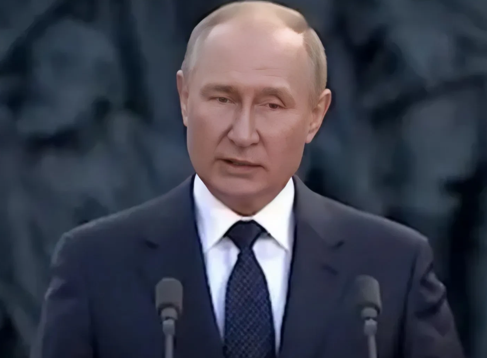 乌军攻占库尔斯克，乌友美粉像过节，吹嘘泽连斯基神勇过人，谋略滔天，我倒认为，他给