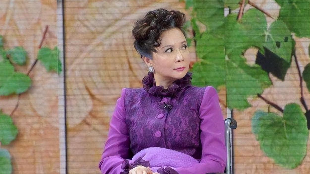 “小品女王”蔡明也头疼，儿子丁丁36岁仍未结婚，让她骄傲也发愁