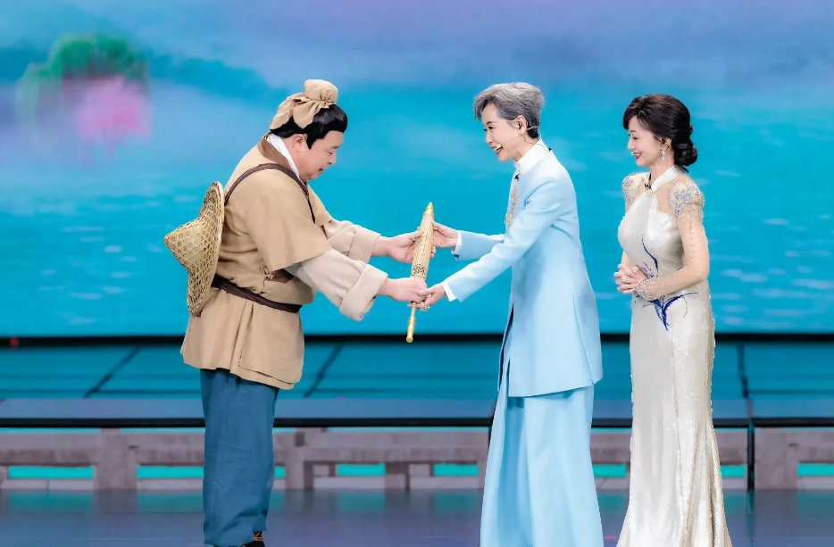 郭德纲弟子、德云社相声演员阎鹤祥现在不说相声了，改成演小品了，他的搭档郭麒麟单飞