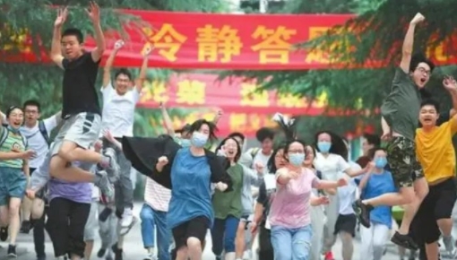 高考结束了，该填报志愿了，这是令很多家长寝食难安的事情。

​这时候，成绩最突出