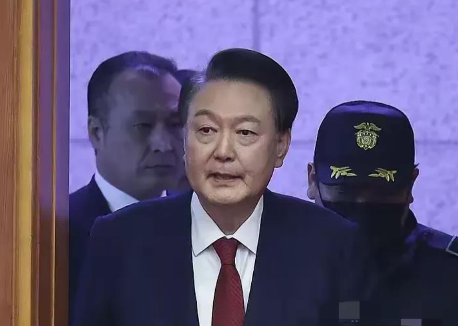 尹锡悦即将结束15天的拘留生活，他会在春节当天离开看守所，回到总统府……

如果