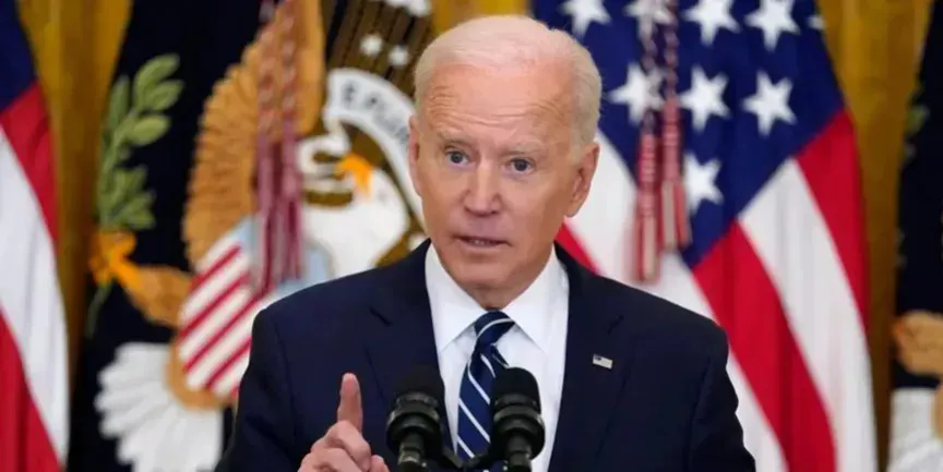 美国近期通过两项法案，
一是人反犹法，将犹太人置于优先保护地位，使其成为美国社会