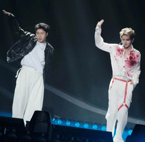 家人们，最近张远的演唱会上可太有惊喜啦！万万没想到杜海涛居然跑去当嘉宾了。一上台