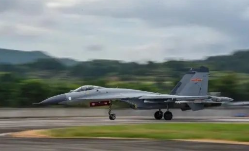 270度包围全岛！台媒称大陆出动42架舰机，抱怨让警铃从早响到晚。

中时新闻网