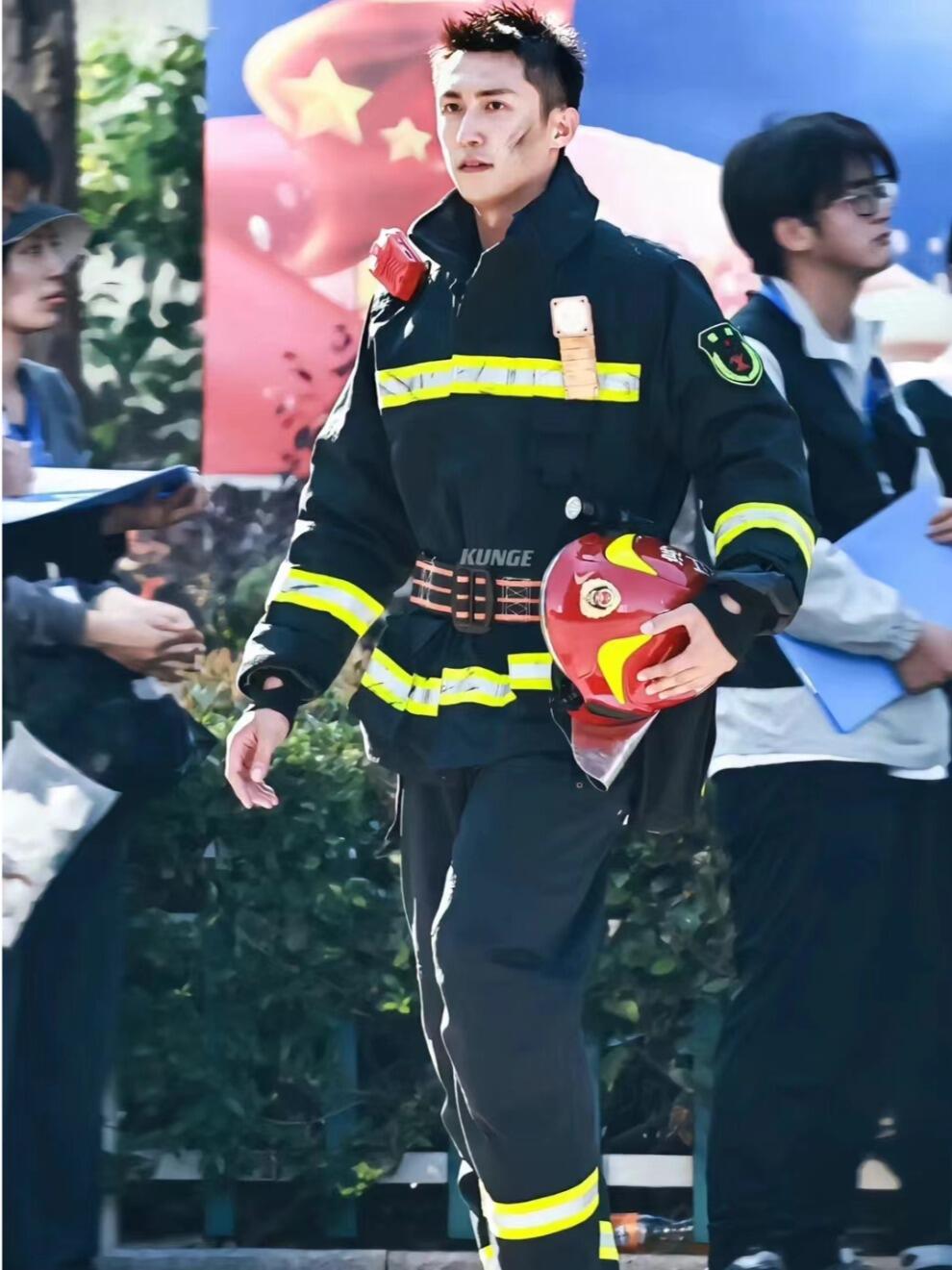 黄景瑜同样是演消防员他凭什么最有内味儿