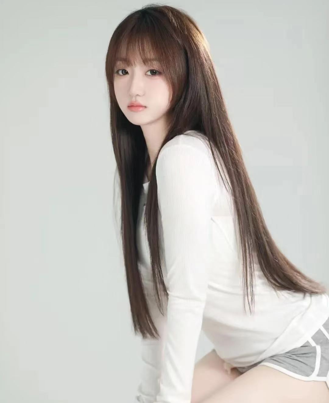 想找个人陪我吃饭看电影什么的哈哈哈哈