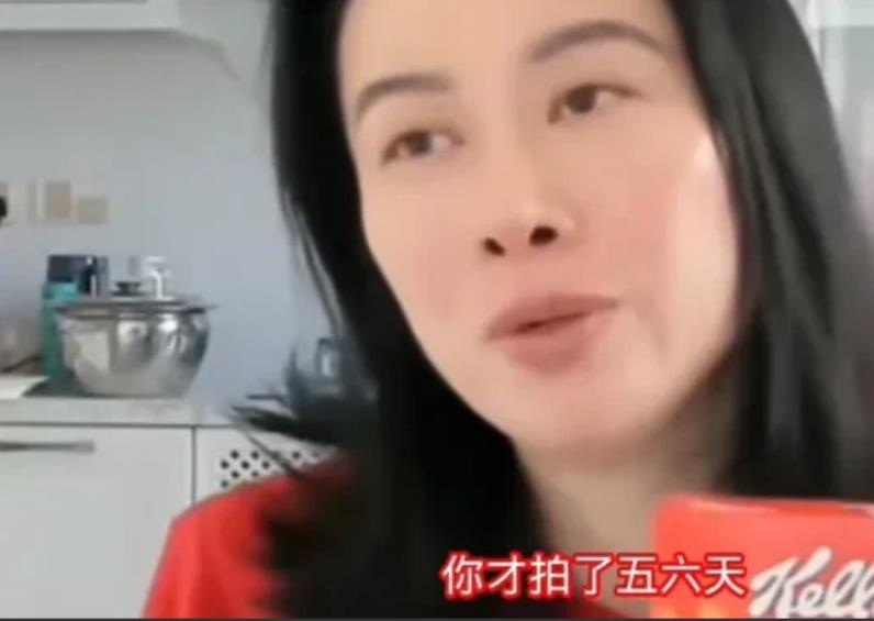 叶璇支持李明德的言论暴露了娱乐圈两个残酷的现实：

第一，叶璇说李明德输在没经验