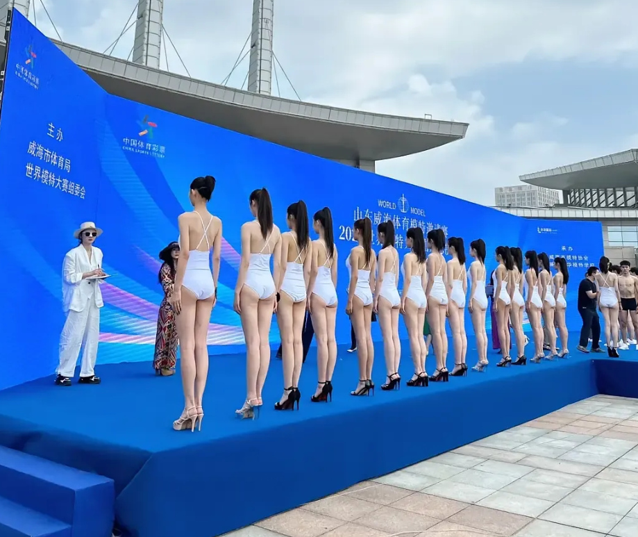 从右数第7个，仔细看，多好啊