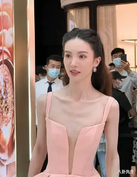 《花少》新加坡路透,古力娜扎皮包骨似营养不良,比秦岚江疏影更瘦(古力娜扎大农化与少年防晒霜是哪一期)-第15张图片-九妖电影 《花少》新加坡路透,古力娜扎皮包骨似营养不良,比秦岚江疏影更瘦(古力娜扎大农化与少年防晒霜是哪一期)-第15张图片-九妖电影