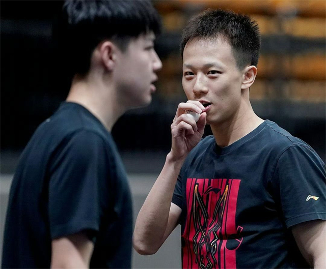 过去，林高远的发型总是烫发，在男队里面属于最时尚的，在他成绩不佳的那段日子里，很