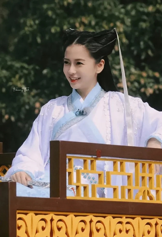 陈妍希和杨颖这两版小龙女
你更喜欢谁？
据说当初这个角色，于正定的是baby，因