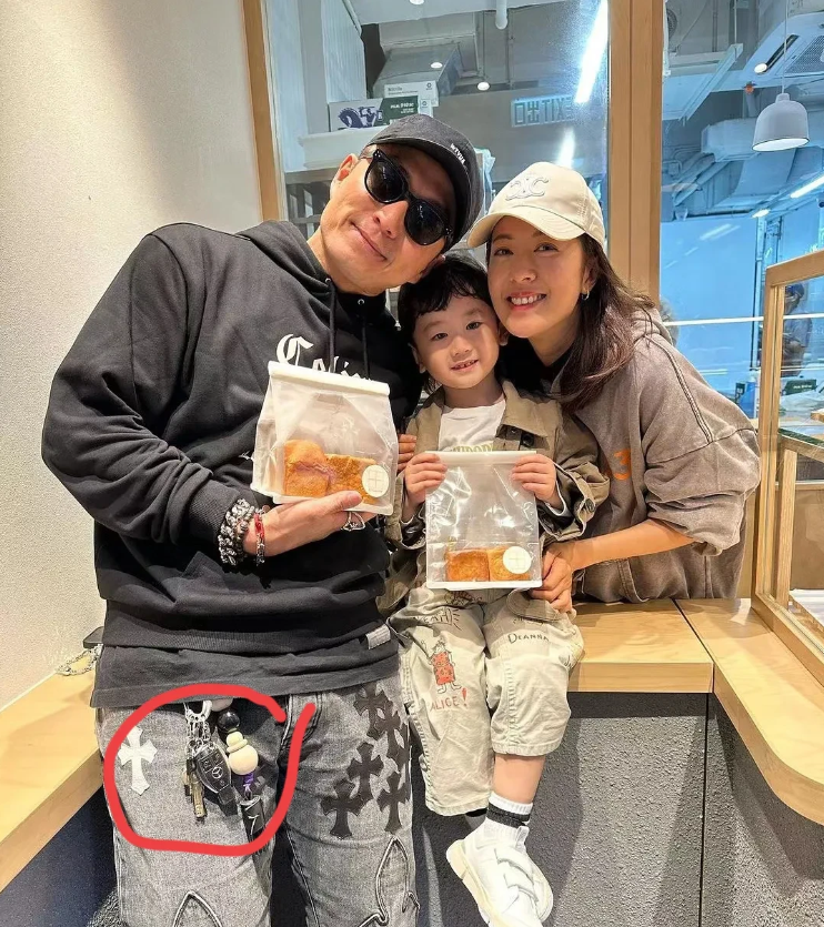 陈山聪以前被港媒叫软饭男，是因为他曾为追赌王女儿何超云，抛弃糟糠之妻，还对工作摸