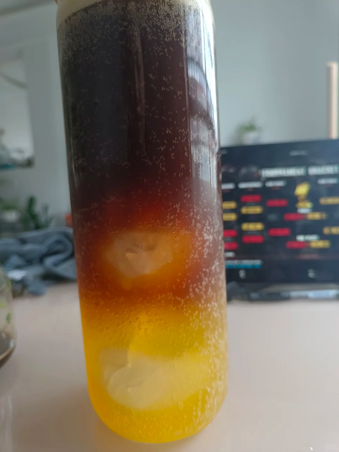关于同事
今天早上车被追尾，到食堂以后还是惊魂未定，筷子都拿不稳，哆嗦半天粉都没