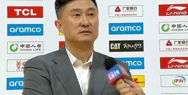 广东男篮主教练杜锋谈球队新外援冯特莱斯，他表示：目前冯特莱斯是试训，我们还要对他