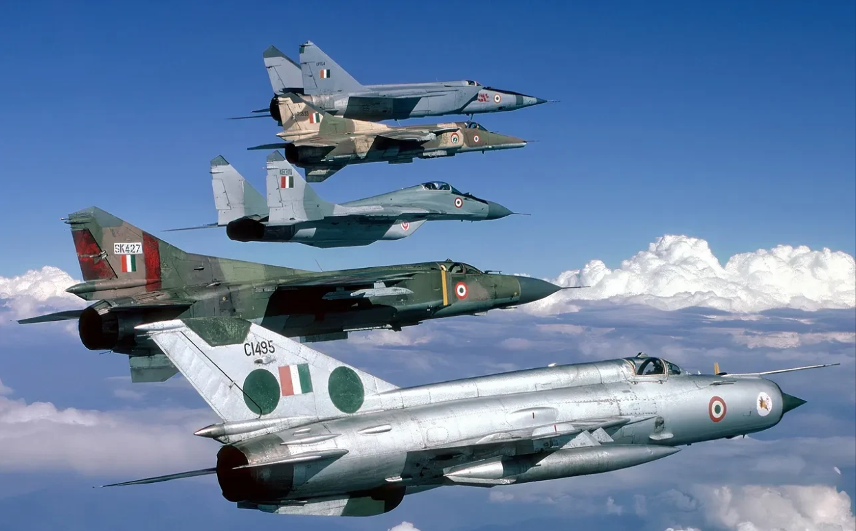 这应该是印度空军的巅峰之作吧！

这张照片拍摄于1990年10月，印度空军的米格