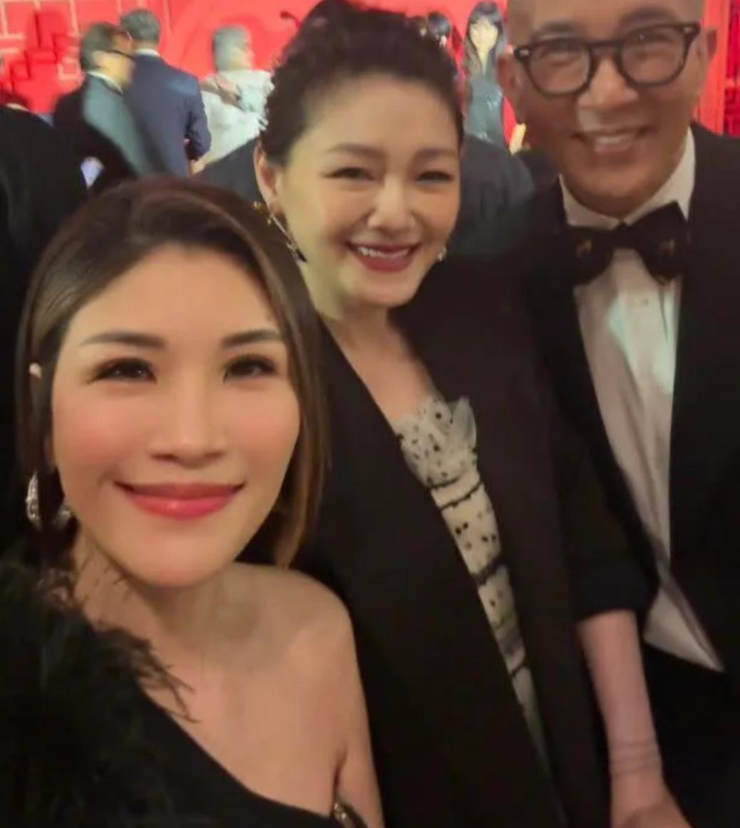 大S最后的闪耀：王伟忠长女归宁宴上的幸福笑容成永恒