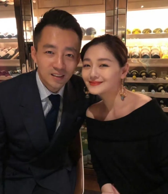 关于大S流感不幸离去，我很不明白，
为什么评论区全在骂汪小菲？
人家都离婚四年了
