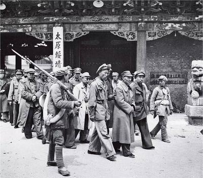 1949年4月24日清晨，解放军攻入太原内城。守备司令王靖国在将十几辆坦克部署在