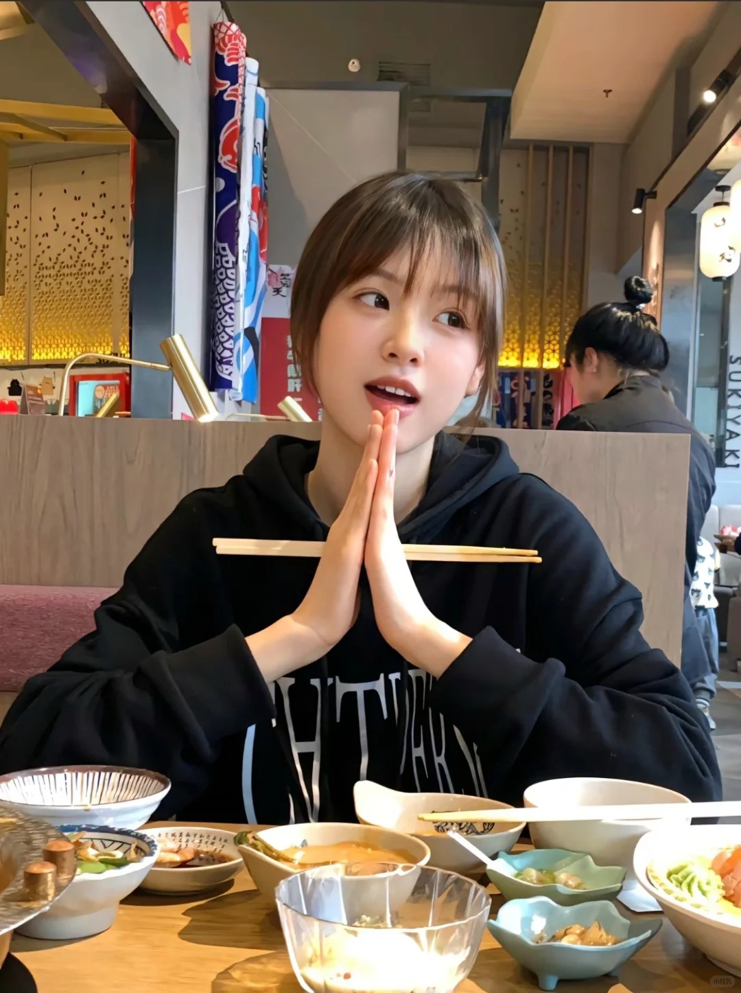 存一下见面约饭吃拍照姿势🥘🤳