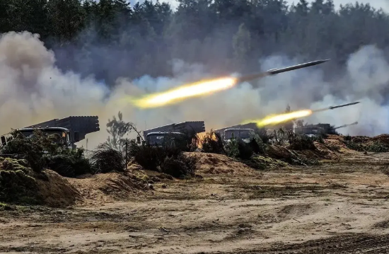 乌克兰总司令西尔斯基称：1年前俄军的炮弹优势是乌军的10倍，到了2025年已经下