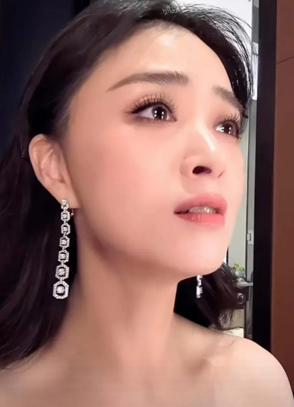 蒋欣，太令人心疼了！

12月23日，蒋欣的一段视频曝光，视频中，蒋欣满脸委屈的
