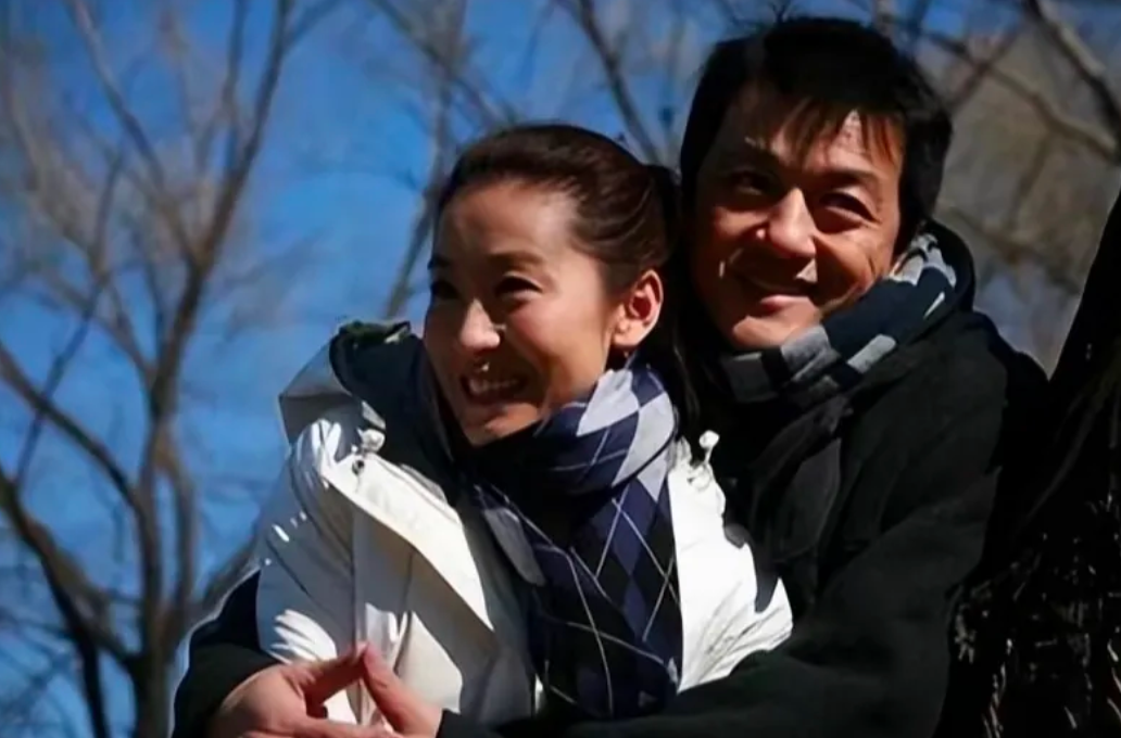 2012年，柯蓝在采访中放豪言:“我什么样的恋爱都谈过，什么白马王子梦中情人，对