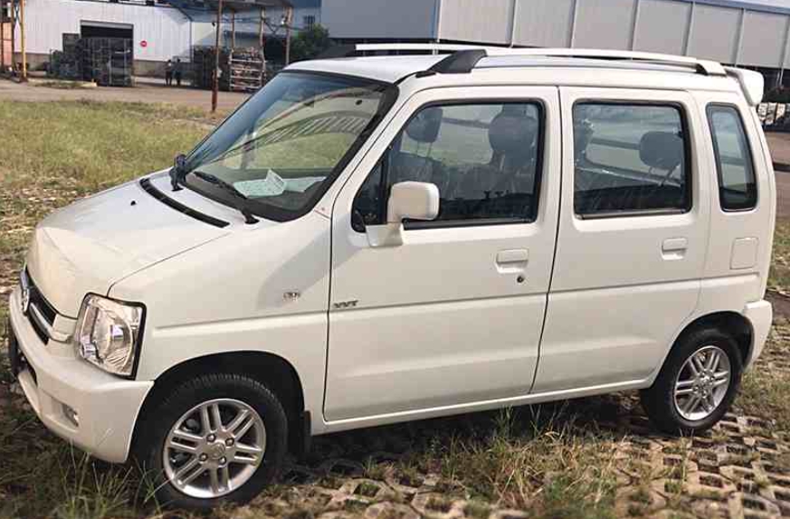 
我邻居家里很有钱，但开的车却是一辆昌河北斗星，而且已经开了15年。
15年里，