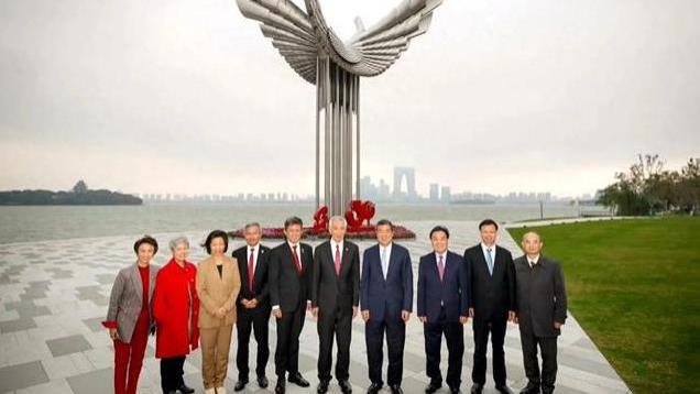 新加坡李显龙访华，访问三城参观小米，感受北京古都氛围