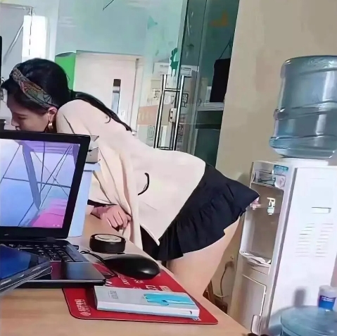 难怪她能在公司升职的这么快