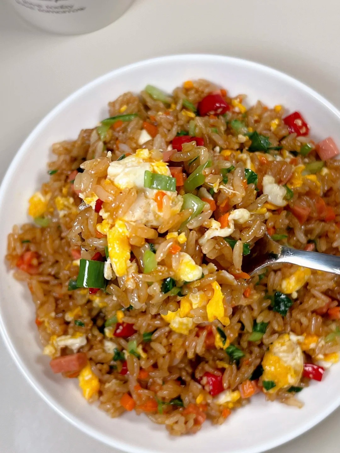酱油炒饭～简单快手，一盘不够吃
家里有剩米饭的就这么做，无敌好吃，小白也能轻松搞