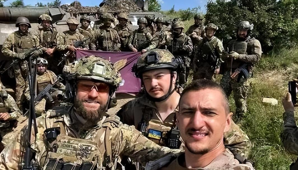 北约雇佣军与乌军在库尔斯克突围无望，俄军打定主意要全歼。传出消息，北约方向下通知