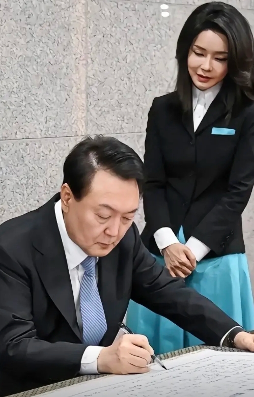 韩国政坛真是风云变幻！！

韩国政坛今天发生了令人振奋的多条动态，韩国总统尹锡悦
