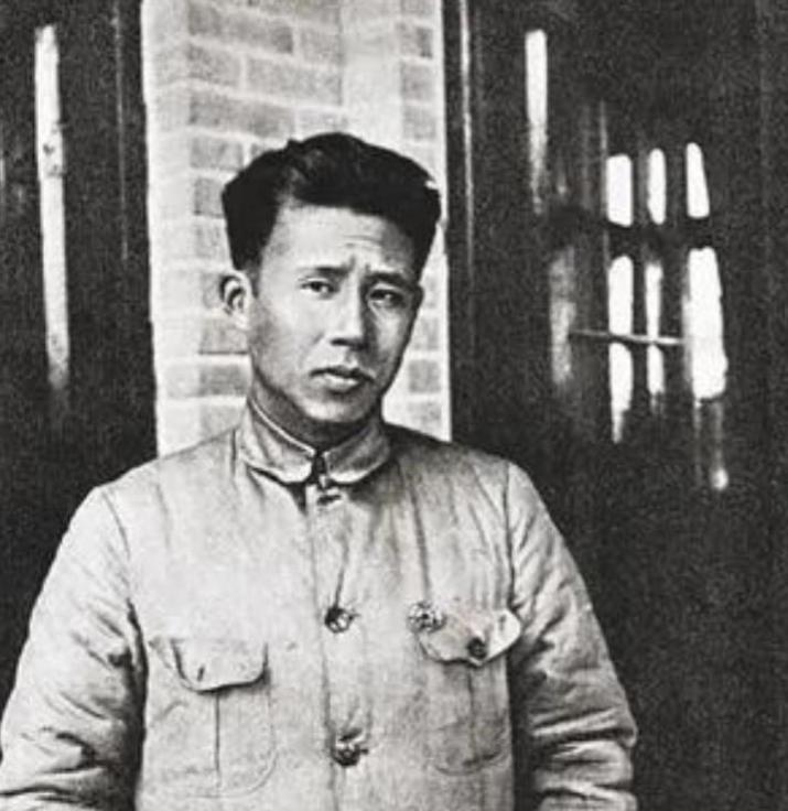 廖承志法租界被捕，巧遇陈赓演大戏，智救同志揪内奸