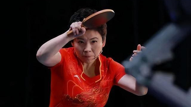 回顾我国女乒一姐，烟酒不离身却拿59块金牌，二婚被老公宠成公主