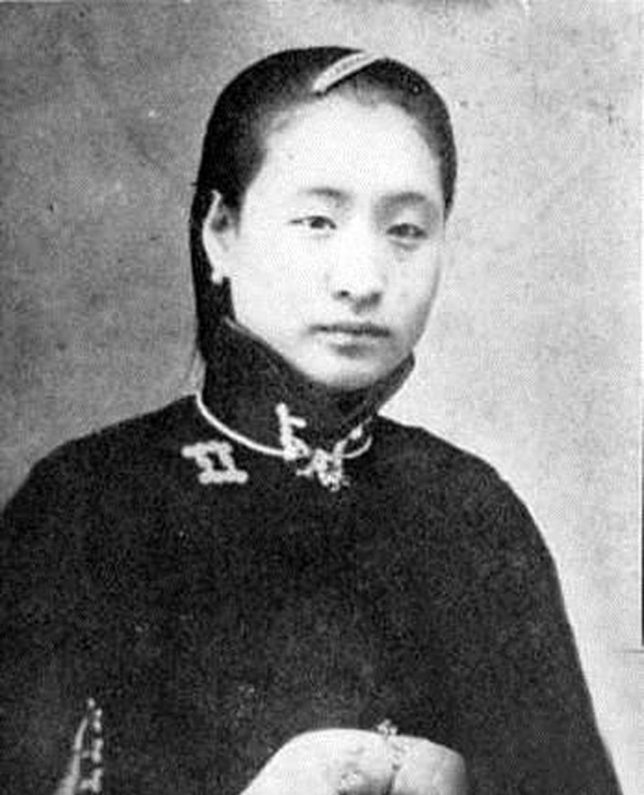 1949年，一名“懒婆娘”下嫁给锅炉工，她每天啥也不干，只喝酒、闲逛和听戏，直到