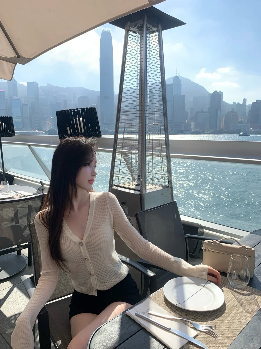 香港这个机位📷很有国外度假感
每年都要来香港吹吹风
真是受不了杭州的一点寒冷
