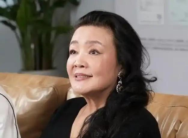  
 
 
张兰的人生堪称现实版“大女主剧本”。这位被称作“战兰”的女企业家，最