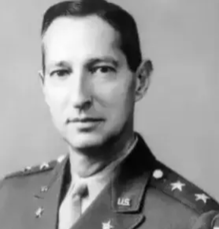 朝鲜战争中，美国 3 个统帅的最终结局

1. 麦克阿瑟是美国陆军五星上将，担任