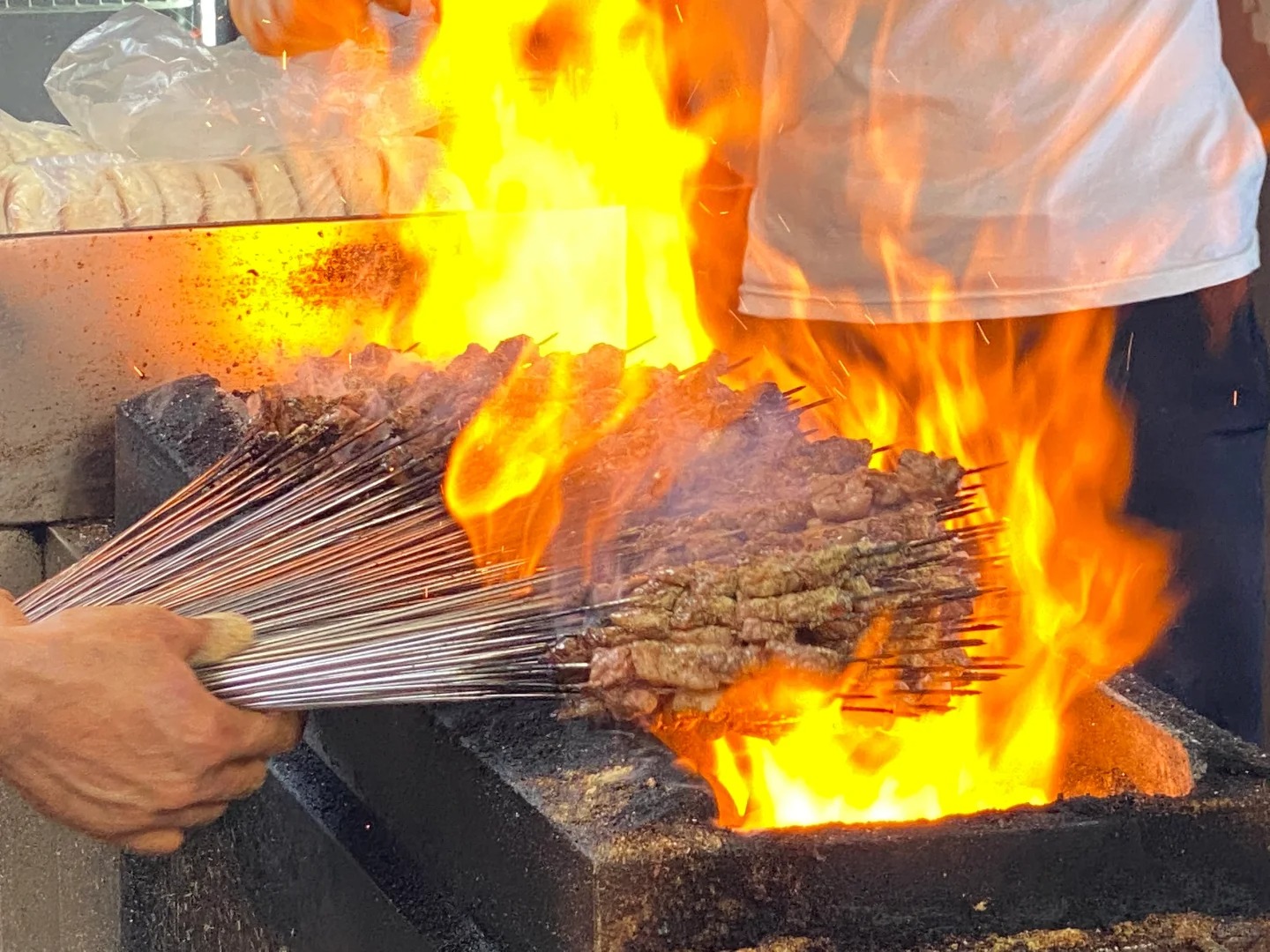 尕马子烤肉劝退一个是一个
网红餐厅不可信典型！！
除了辣面子味也没什么味道了！
