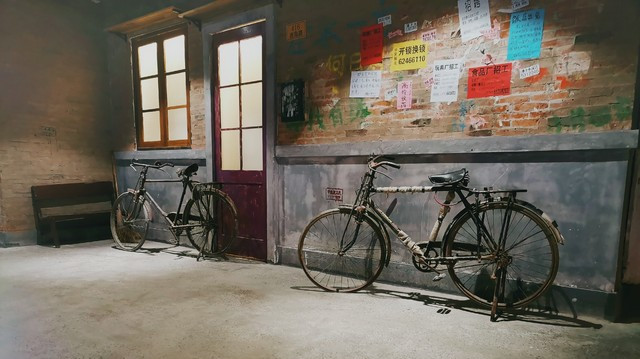 出差提前归来，闺蜜在我家厨房熬莲子汤，闺蜜说：是你让我看着他