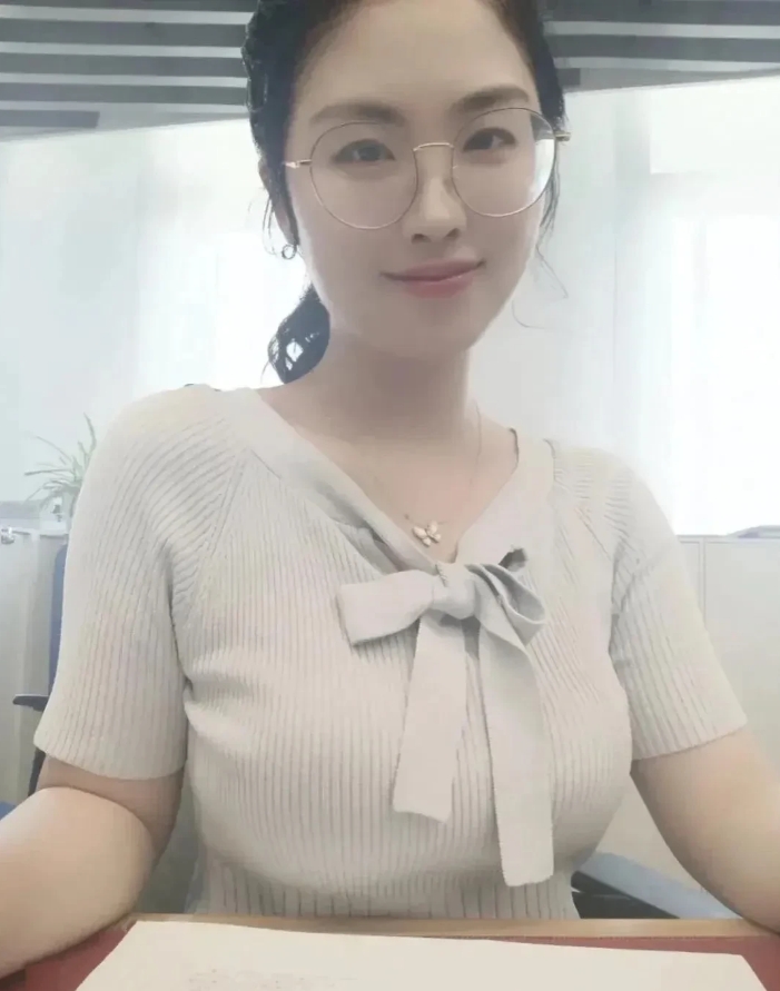 猜一下这位漂亮的小姐姐是做什么工作的？