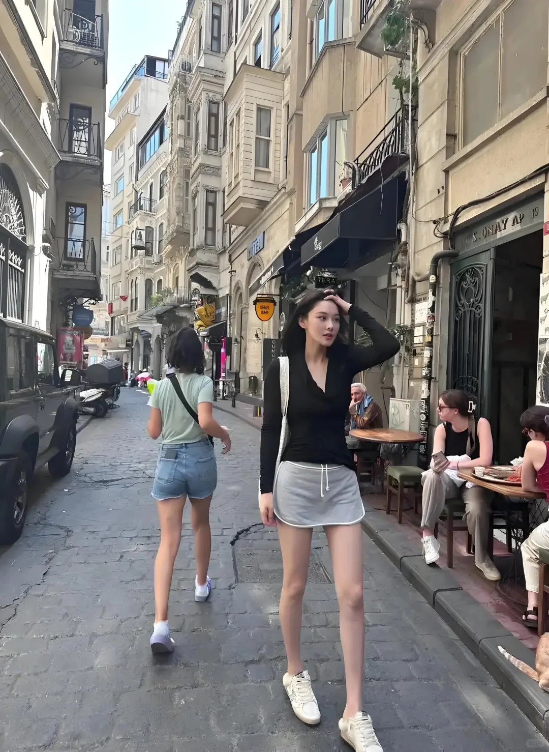 真爱无价！张馨予与何捷的幸福日常
娱乐圈的明星张馨予，不仅舞台上光彩照人，她的婚