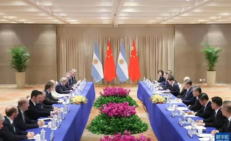 米莱变了！

竞选的时候，说：中国是刺客，要断绝中国外交关系，不与共产党做生意。