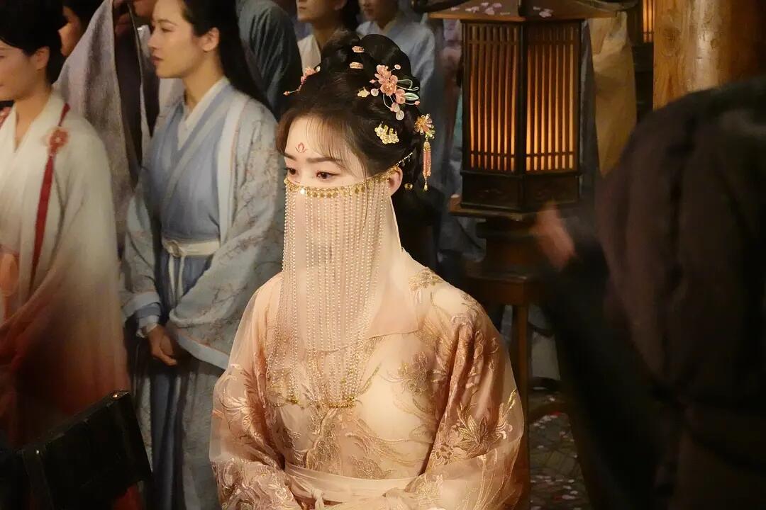 颜幸圆房扶腰而出，沈渡喜当爹