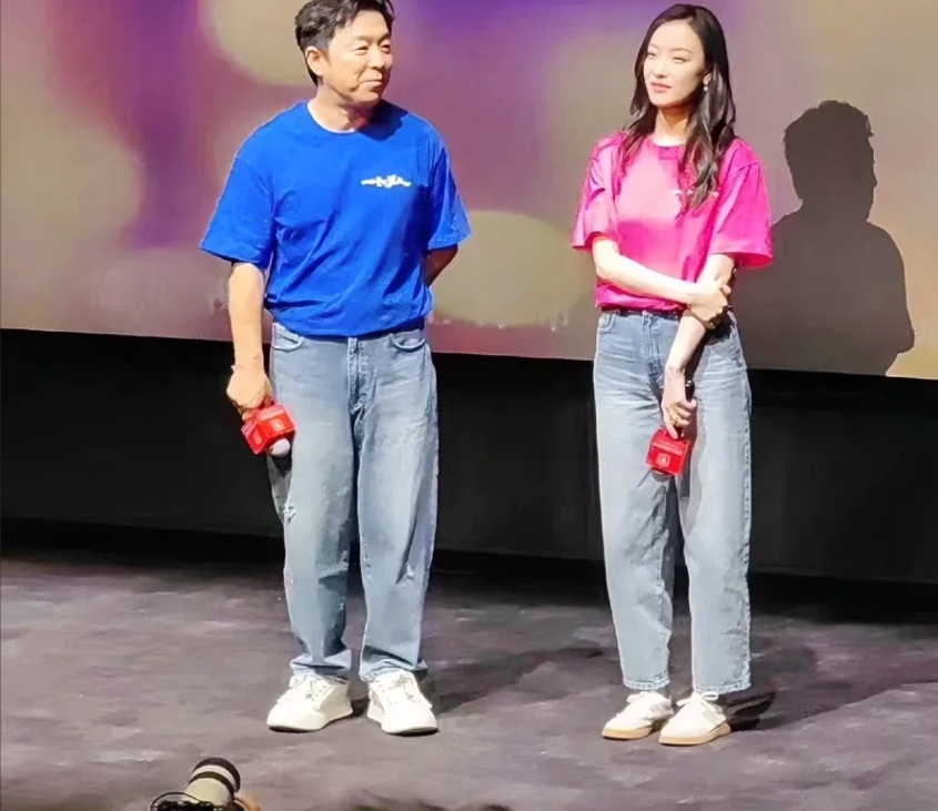 这才是明星真实的样子，不开滤镜，不开美颜，更没有拉腿。他们就是普普通通的平凡人，