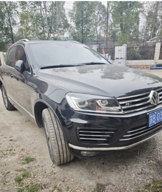 老公没钱还硬要装个X，说买八万左右的国产车就好，非得要买大众途锐3.0V6，开着