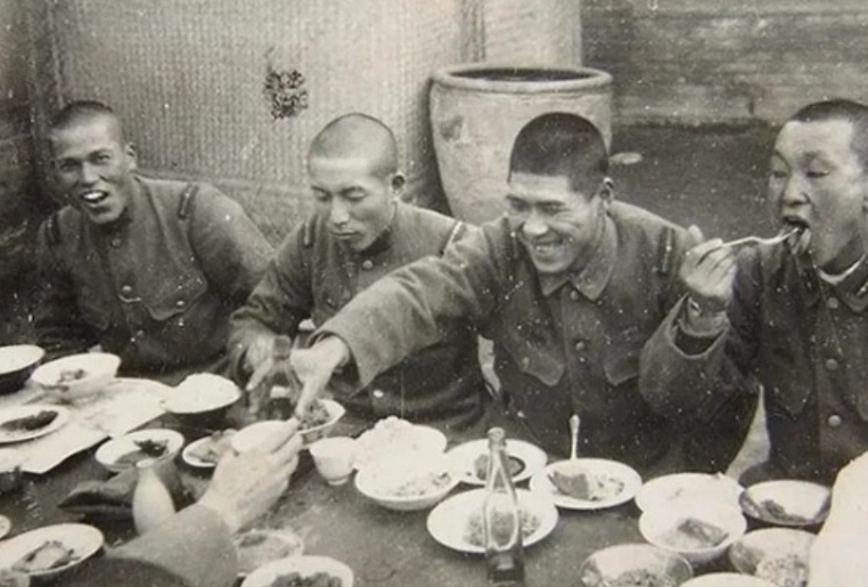 1944年，河南伊川县保安团的汉奸团长，特意摆下鸿门宴来款待日本高级军官，酒过数
