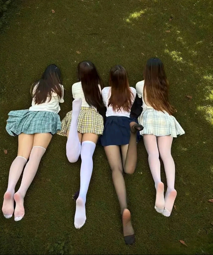 大学生活好啊，闲暇之余开个直播，生活费就够用了。#大学生#
