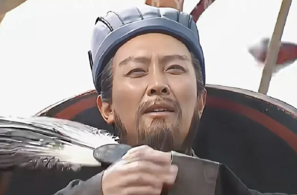 记得当年党校有位老师说诸葛亮有谋反之心，这位老师后来被请到香港凤凰卫视台找了一帮